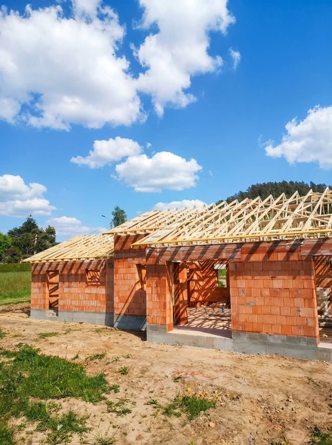 Chantier de construction d'une maison individuelle de plain-pied, extérieur, sans personnage